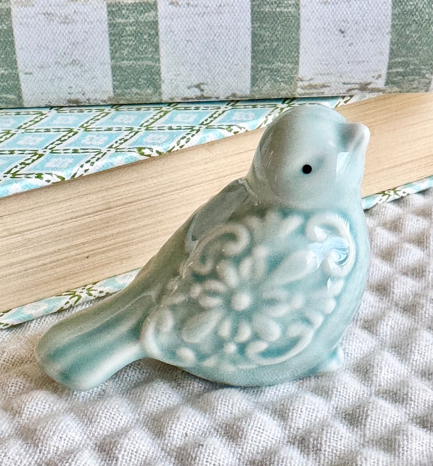 New Small Country Cottage Scroll & Floral Aqua Blue Ceramic Upright Bird 3.5”