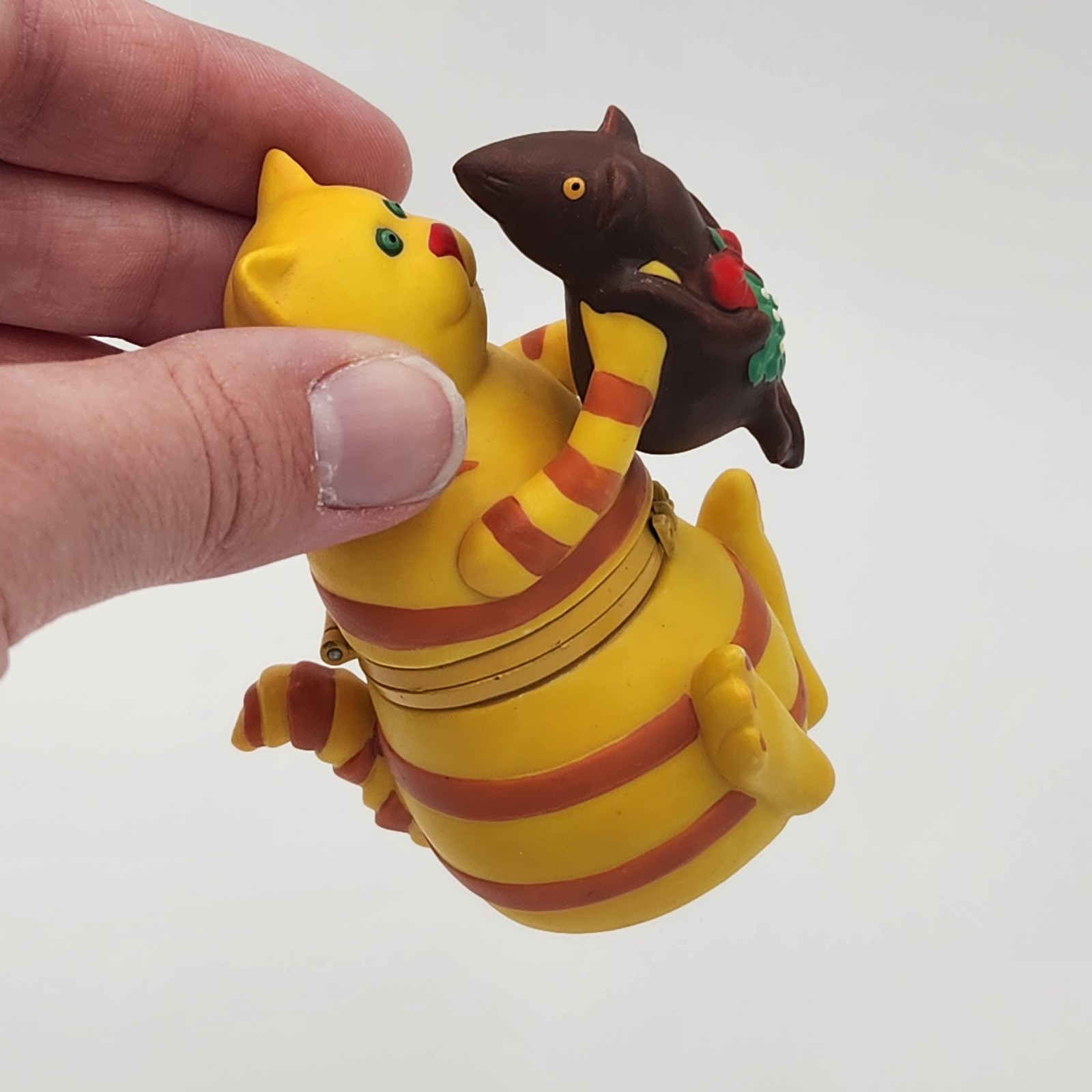 Dept 56 Katz Cat & Mouse Mistletoe Trinket Ring Box 3″ Cartoon Holiday Yellow