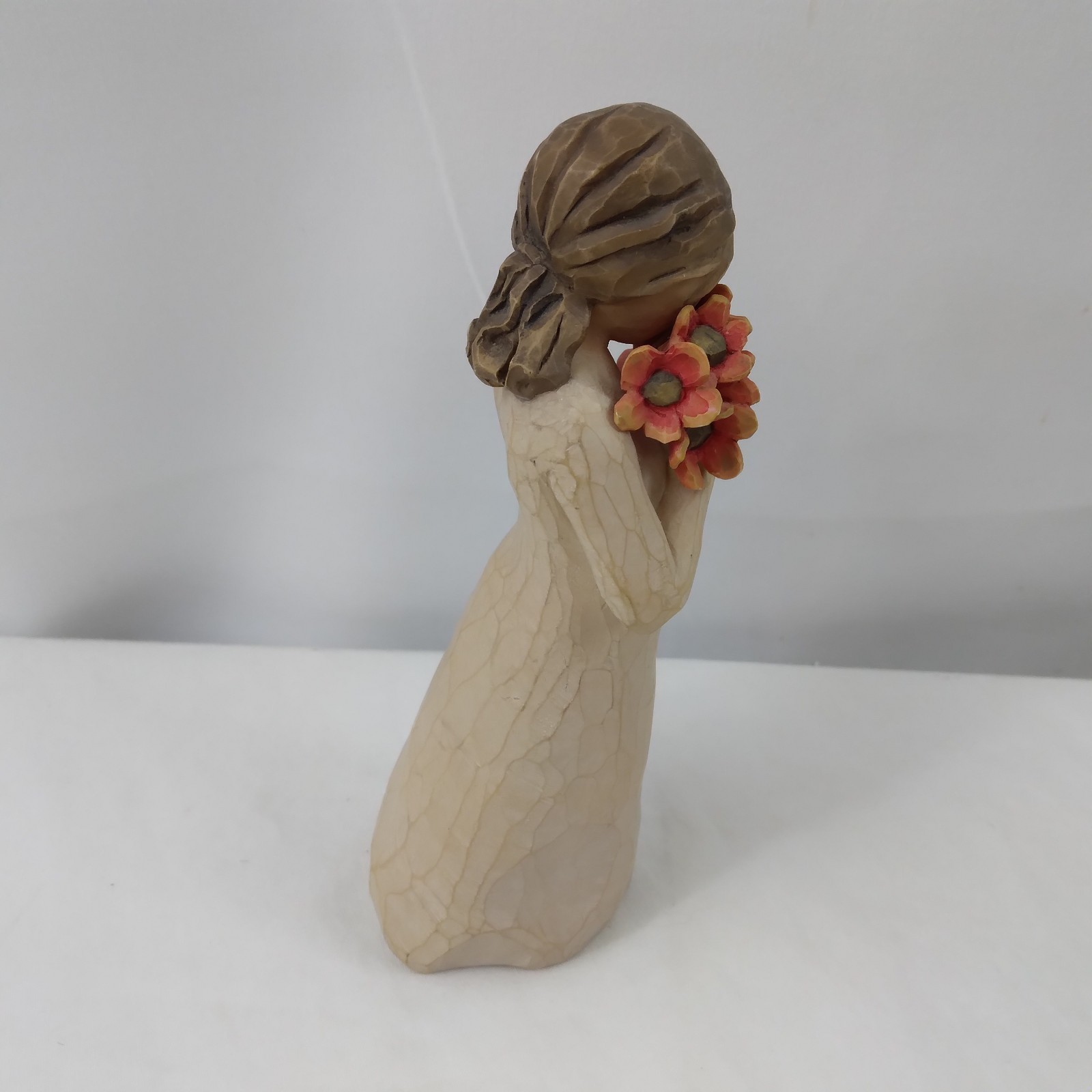 Willow Tree 5” Demdaco Figurine Holding Flowers “Surrounded By Love” Susan Lordi