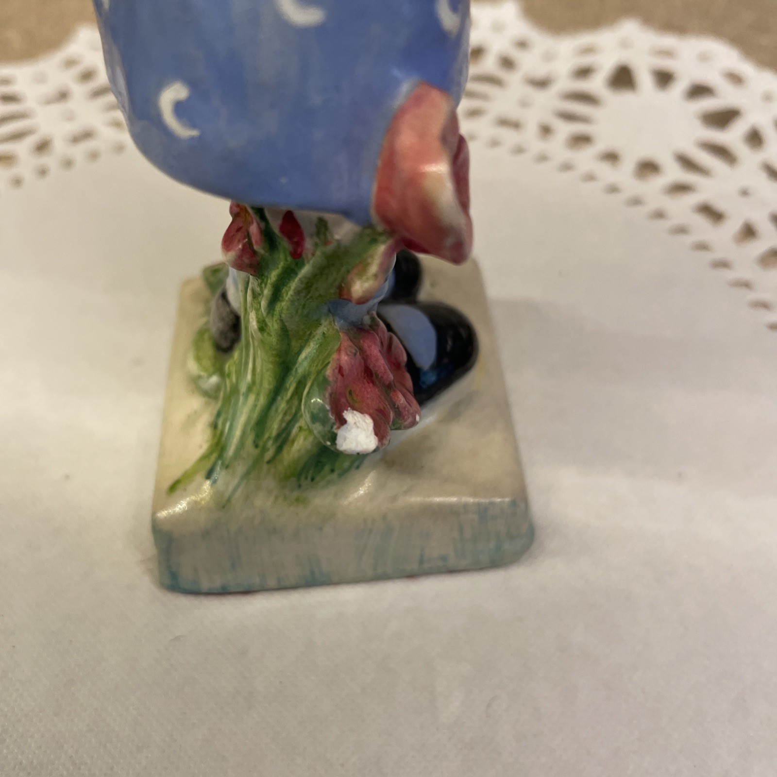 Goebel Hummel Figurine Spring Cheer . Beautiful Girl With Flowers 5.75 in Tall