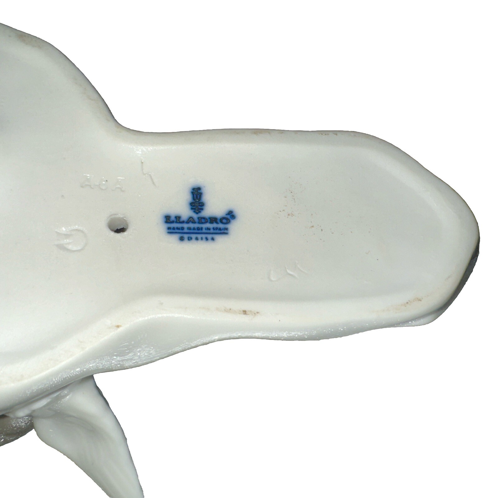 ANGEL LAYING DOWN by Fulgencio Garcia – Lladró #4541 – Retired 2005