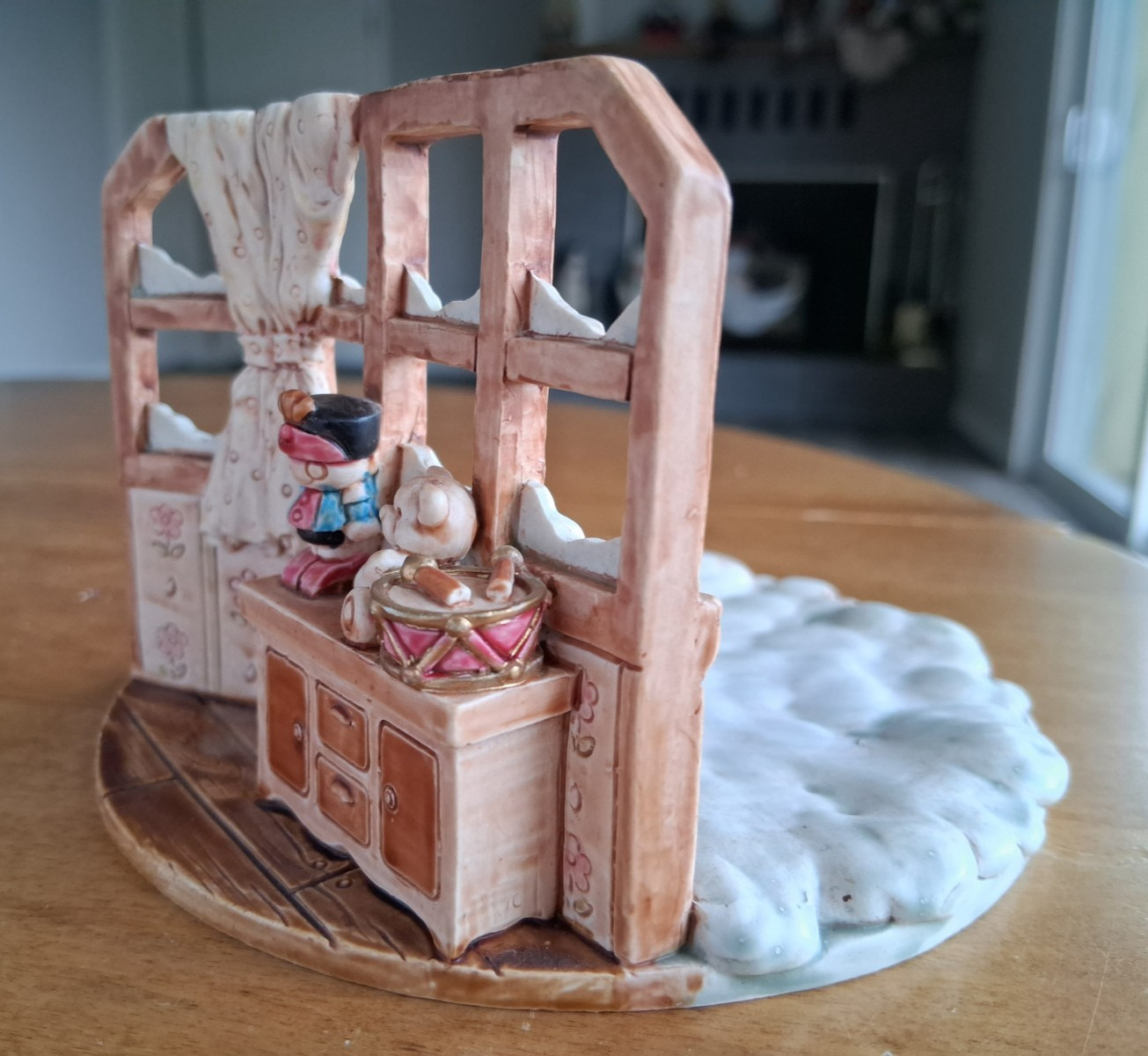 Ganz Little Cheesers 1991 Outdoor Scene Base Figurine Snowy Window 05327, VGC