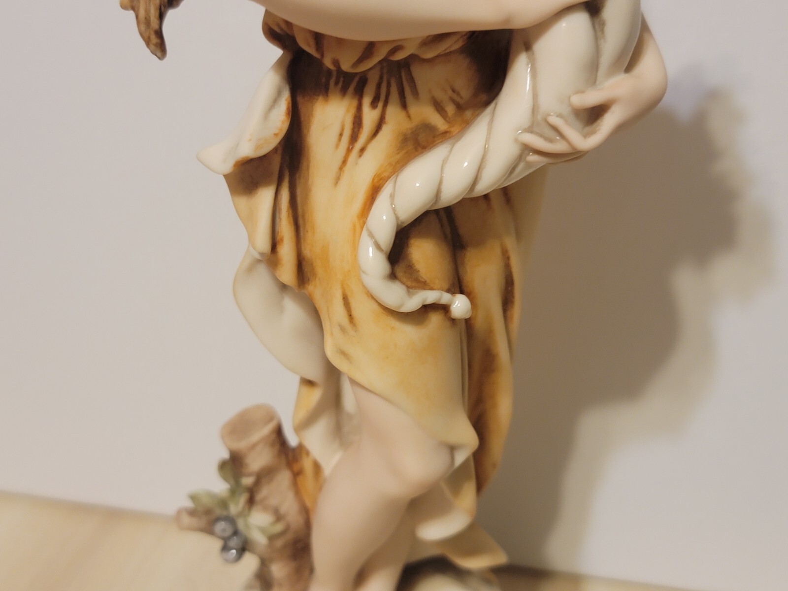 Giuseppe Armani Lady Cornucopia 0182C Figurine Capodimonte Florence Porcelain