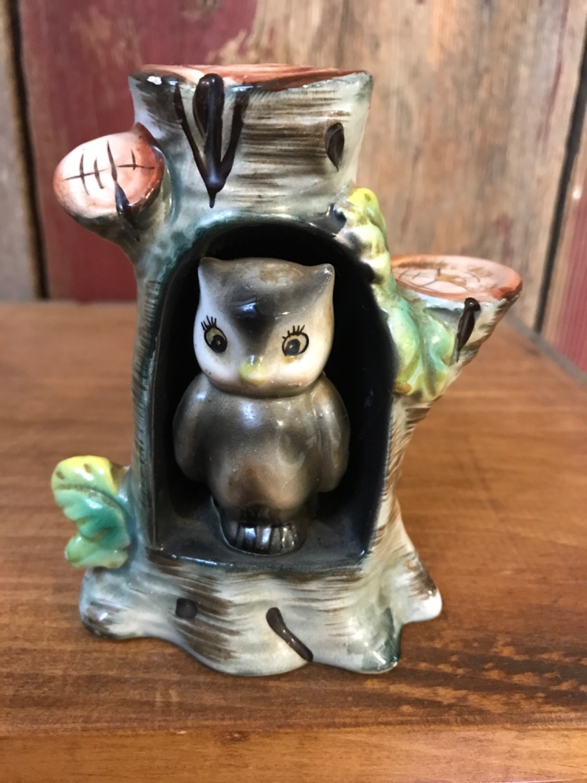 Porcelain Owl in tree stump Japan………………g2