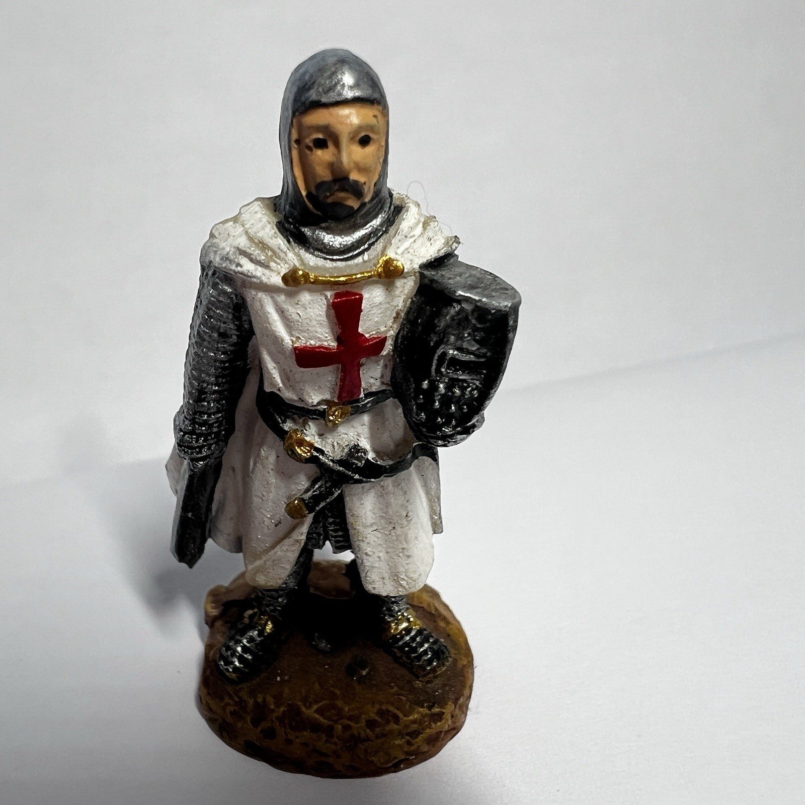 Miniature Medieval Knights Templar Crusader Figurine Holding Great Helm 2”