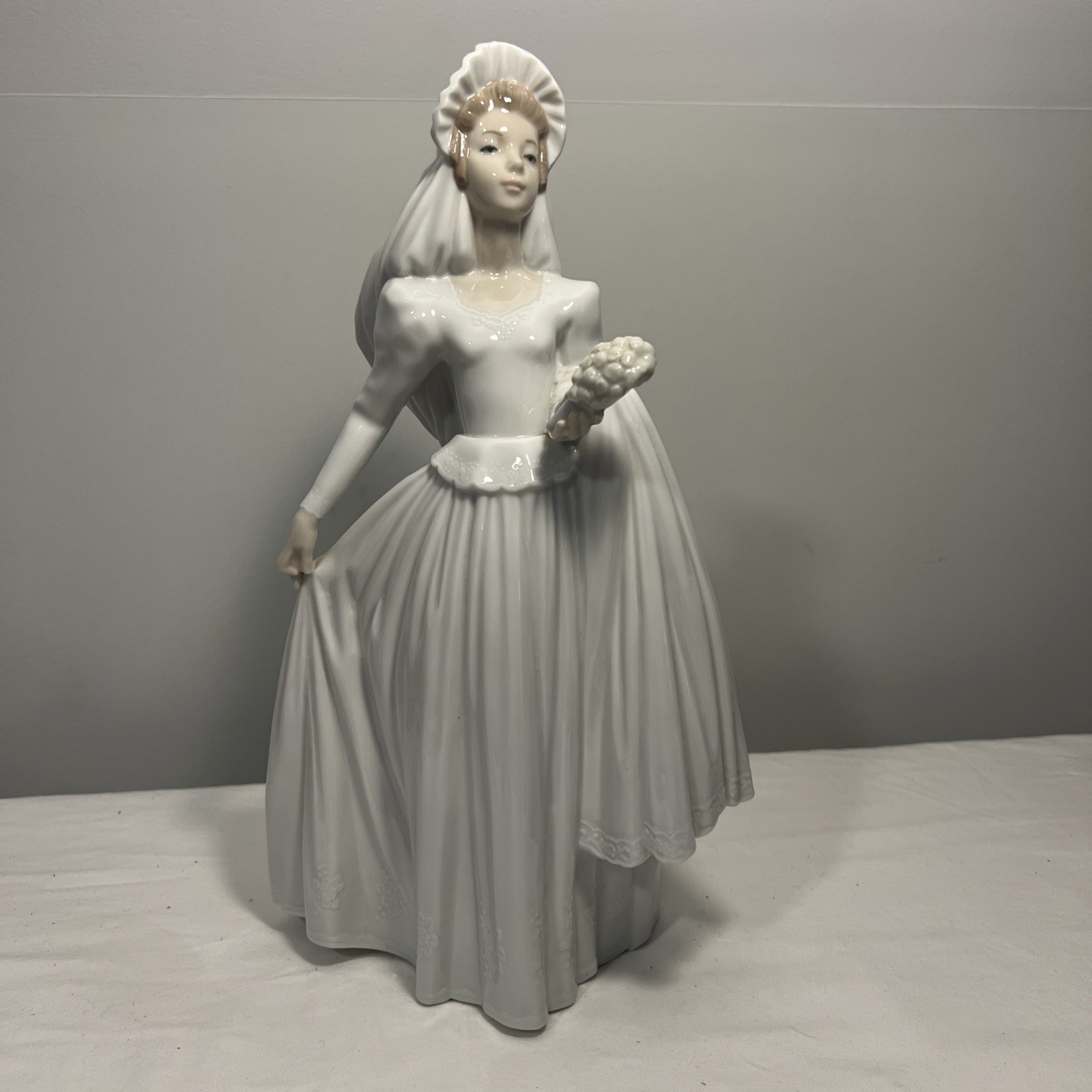 Lladro Nao “My Day” Wedding Bridal Figurine by Rafael Lozano #2001193