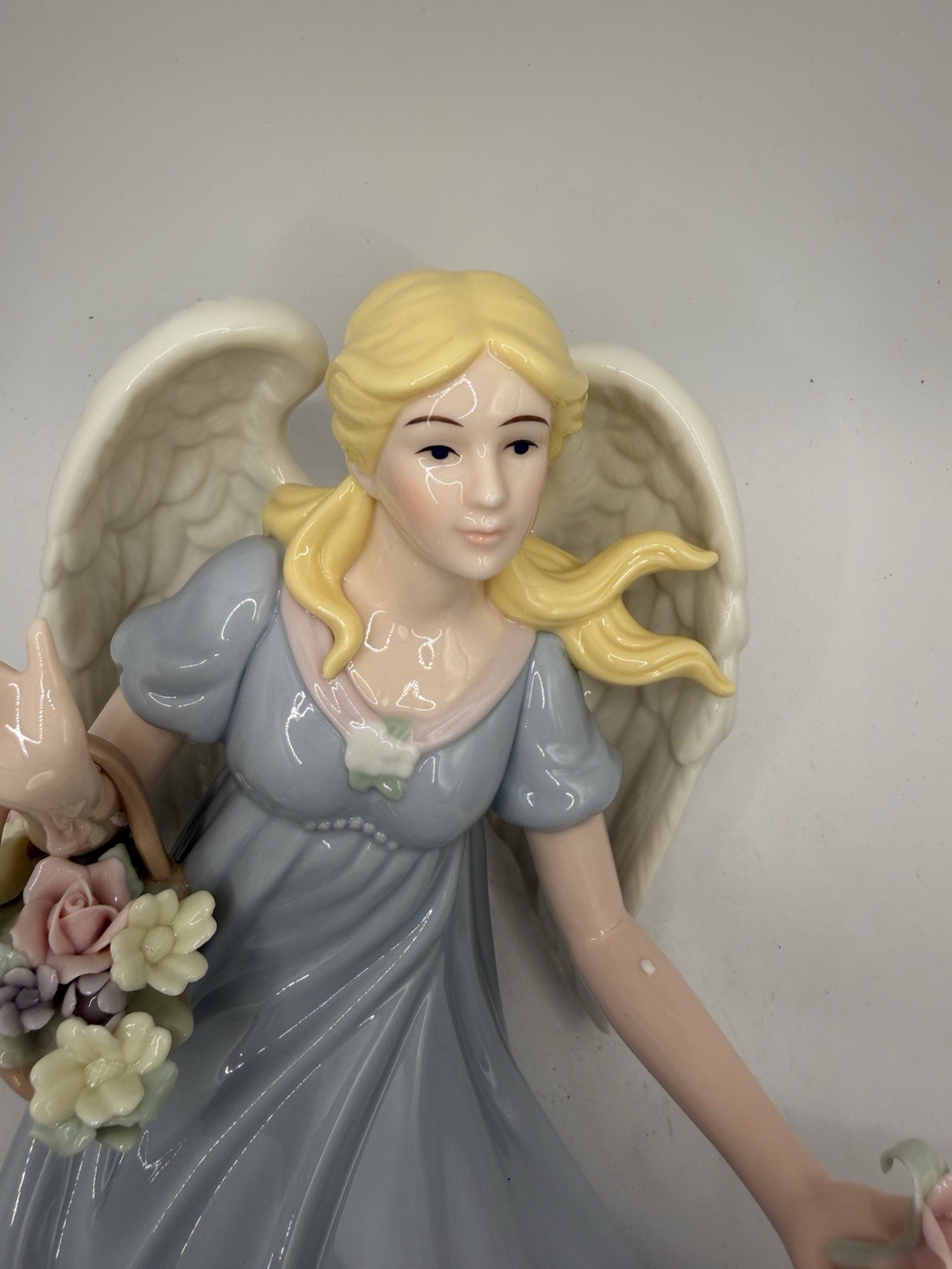 Members Mark Hand Painted Porcelain Angel Figurine 2005 Holiday Collection W/Box