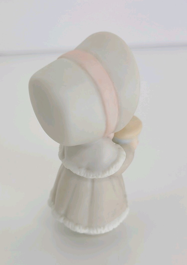 Precious Moments Girl with Pie Precious Moments Sweety Pie” Figurine #312444
