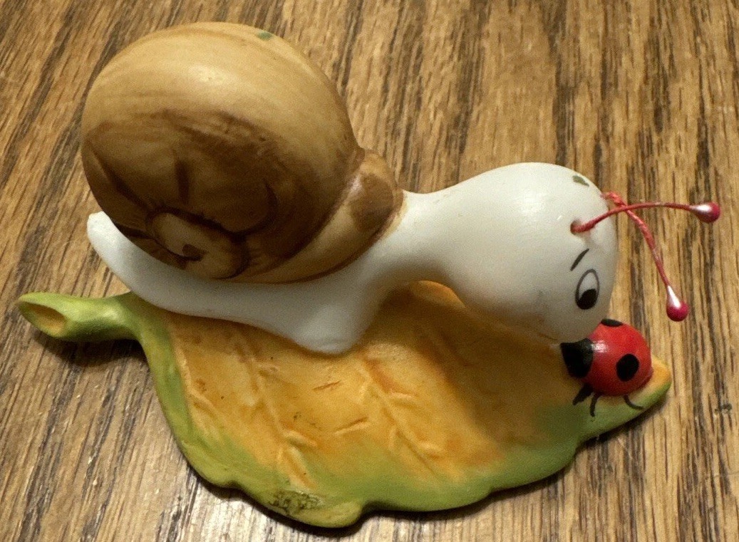 HOMCO Snail With Ladybug #8902