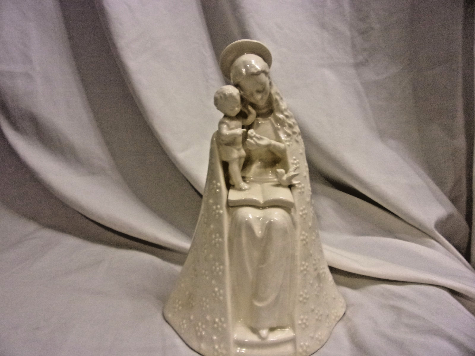 Vintage Hummel Figurine Madonna And Child Ivory 10/1 West Germany MINT