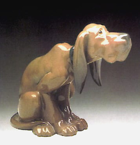Lladro 5111 “Timid Dog” Apprehensive Bloodhound Puppy Dog – MWOB, RV$485