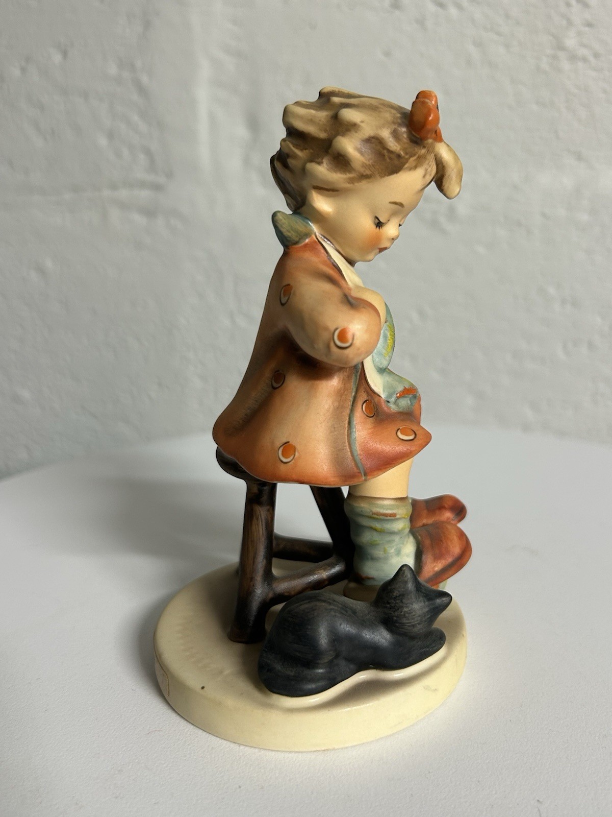 Goebel Hummel 133 Mother’s Helper Figurine TMK-6 W Germany 1980 Girl Cat 4.75″