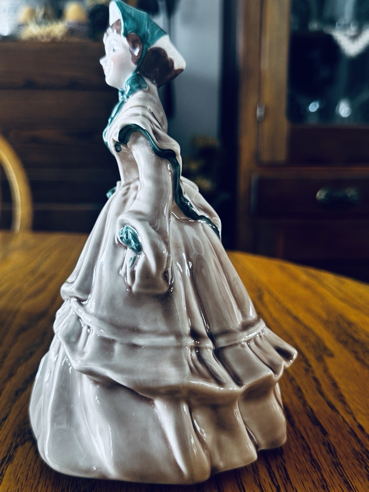 Florence Ceramics Figurine Woman Melanie Greige Green Mint Condition