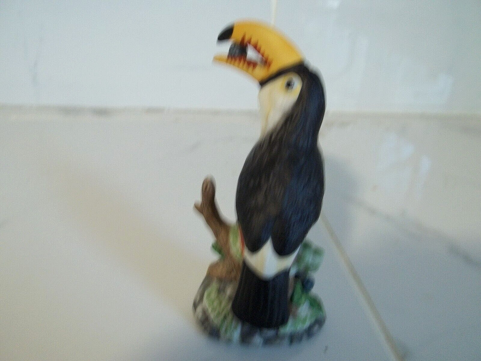 LA VIE Toucan Porcelain Bird Figure, Nicely Detailed and Painted