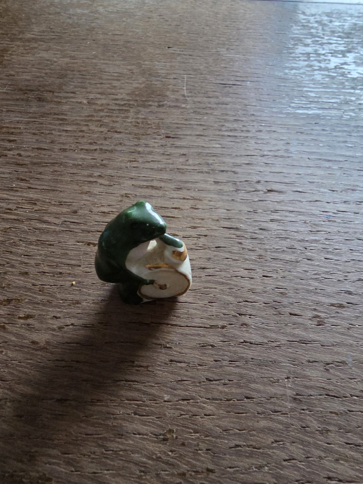 VINTAGE HAND PAINTED JAPAN MUSICAL FROGS