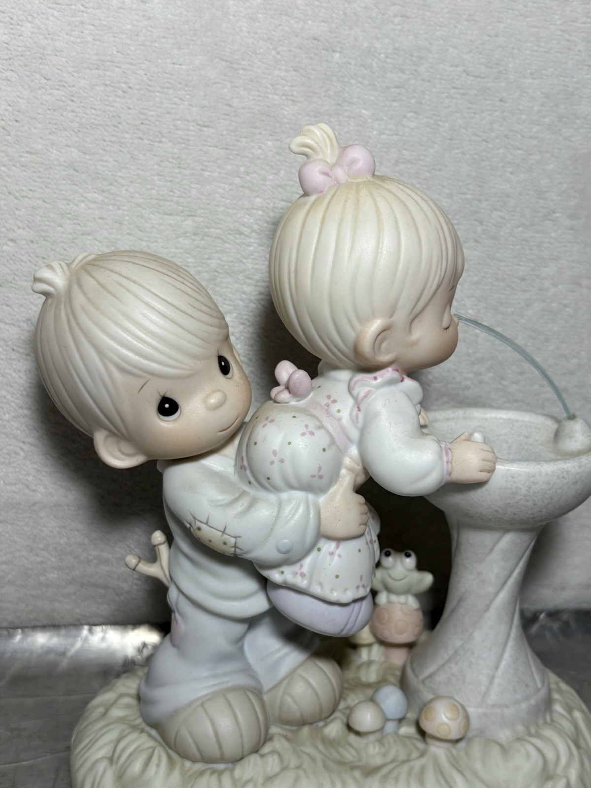 Precious Moments 1988 “Your Love Is So Uplifting” Figurine Excellent Condition