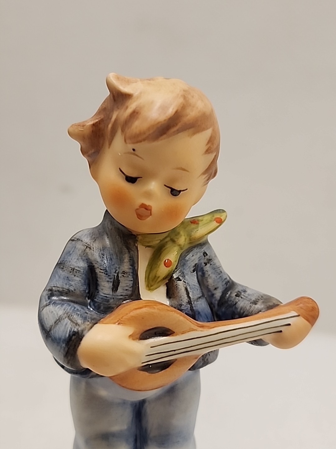 Hummel 558 Little Troubadour #101 Boy Playing Lute 4 1/8” Figurine