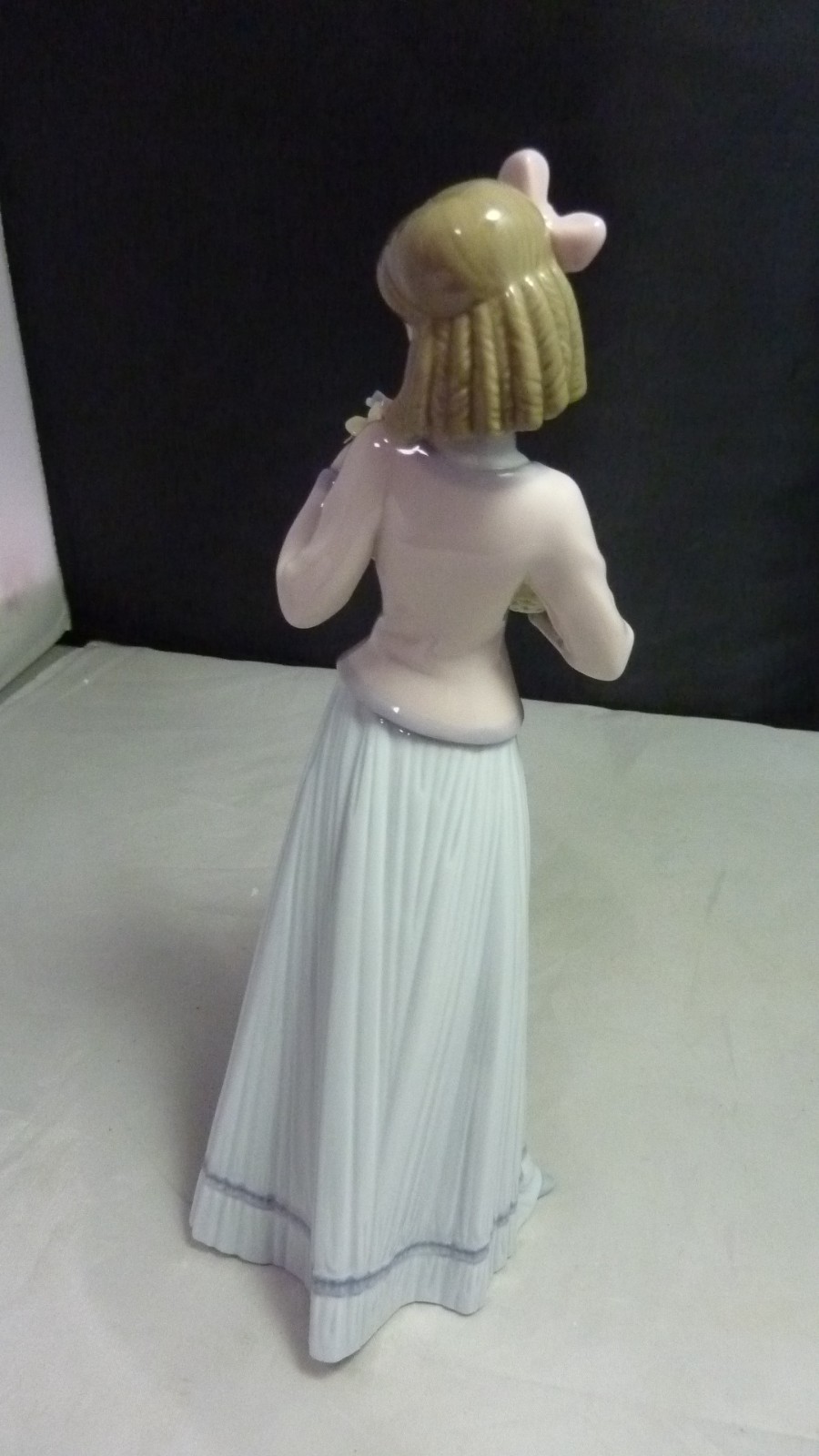 LLADRO INNOCENCE IN BLOOM #7644 GIRL WITH FLOWERS 1996 COLLECTORS SOCIETY
