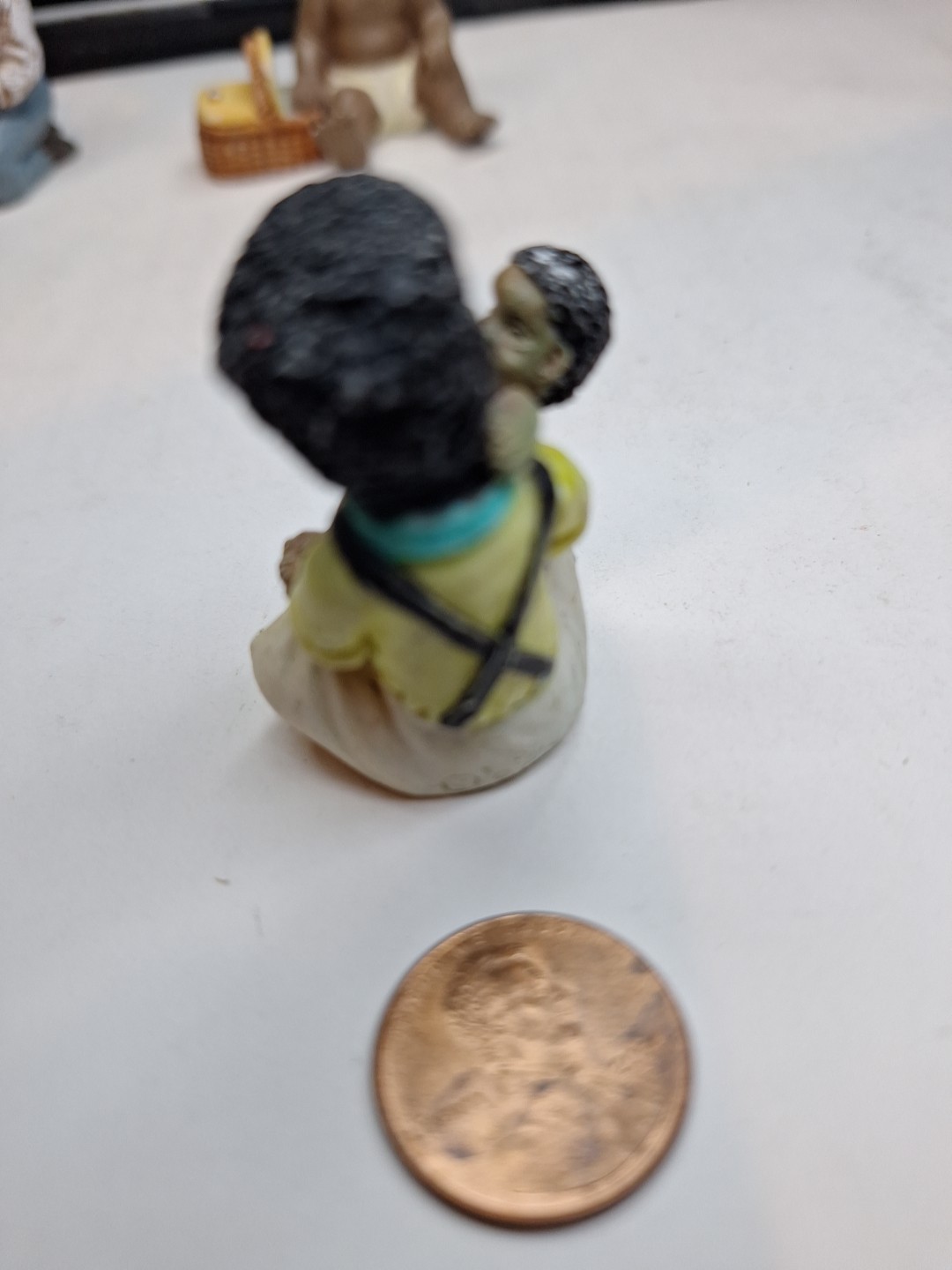 Vintage Young’s Father Holding His Infant African American Resin Figure Dv166