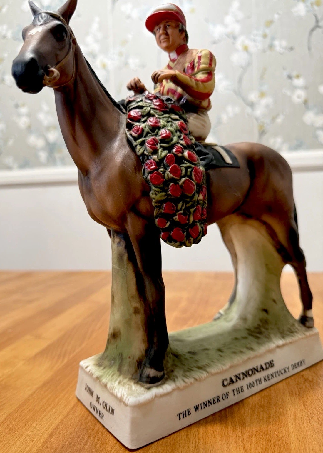 Vintage 1976 Lionstone Cannonnade Kentucky Derby Winner Porcelain Horse LE