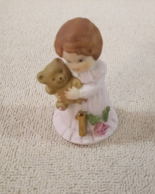 1981 Enesco GROWING UP BIRTHDAY GIRLS brunette/brown hair 2 1/2″ tall age 1 MINT