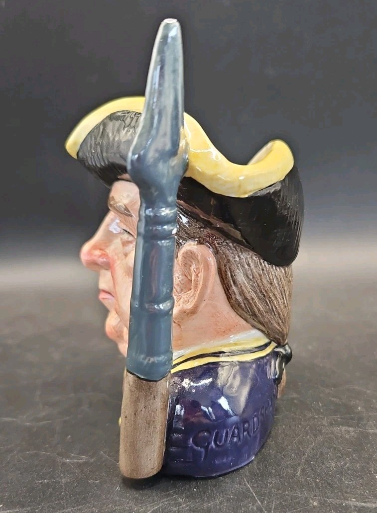 Vintage Royal Doulton Gardsman Williamsburg Mini 4” Toby Mug Soldier Minuteman