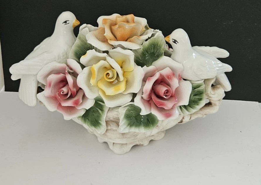 Capodimonte Porcelain Italy Large Center Piece Doves Roses and Birds Vintage .