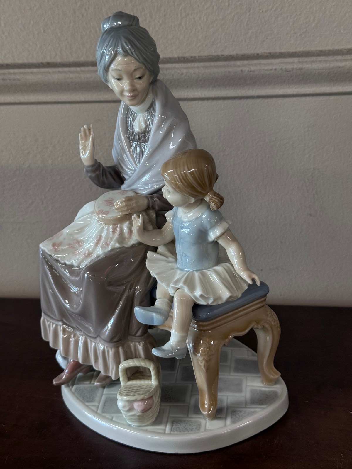 Lladro A Visit With Granny Figure #5305 USED CONDITION NO BOX **READ FIRST**