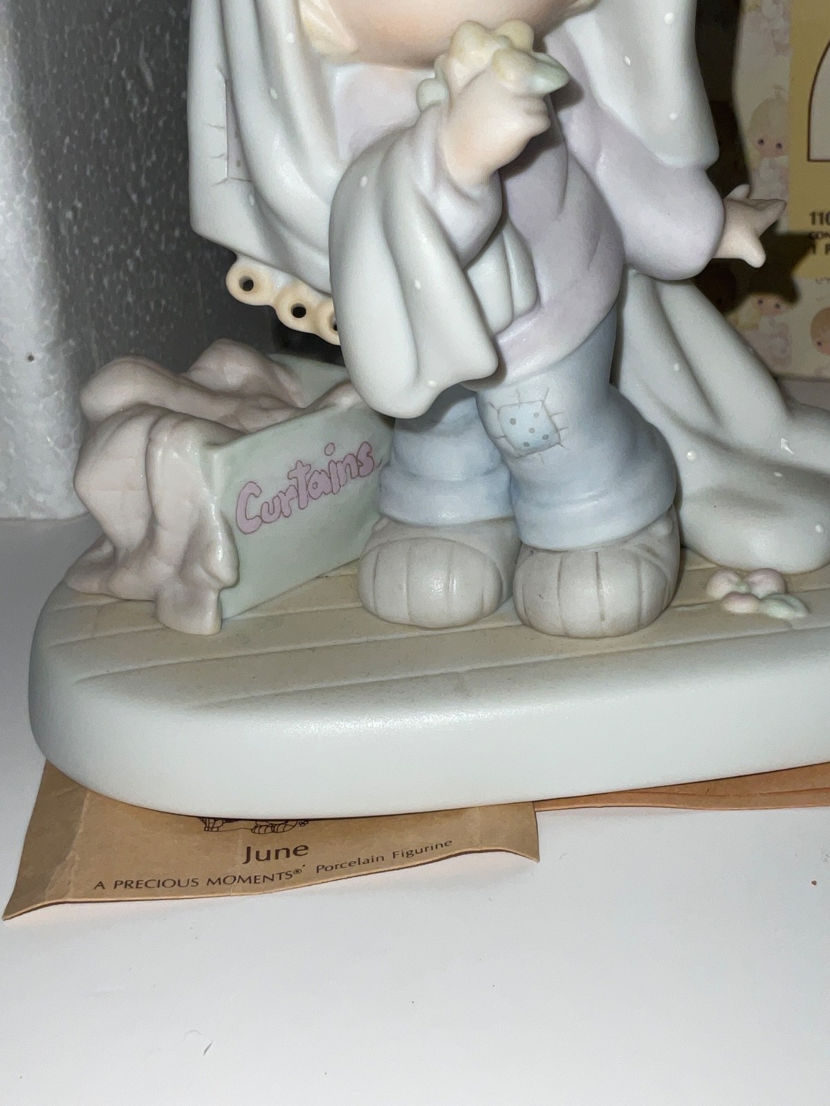 Precious Moments “JUNE” Birthday Angel Figurine 1996 #261254 W/Box Girl