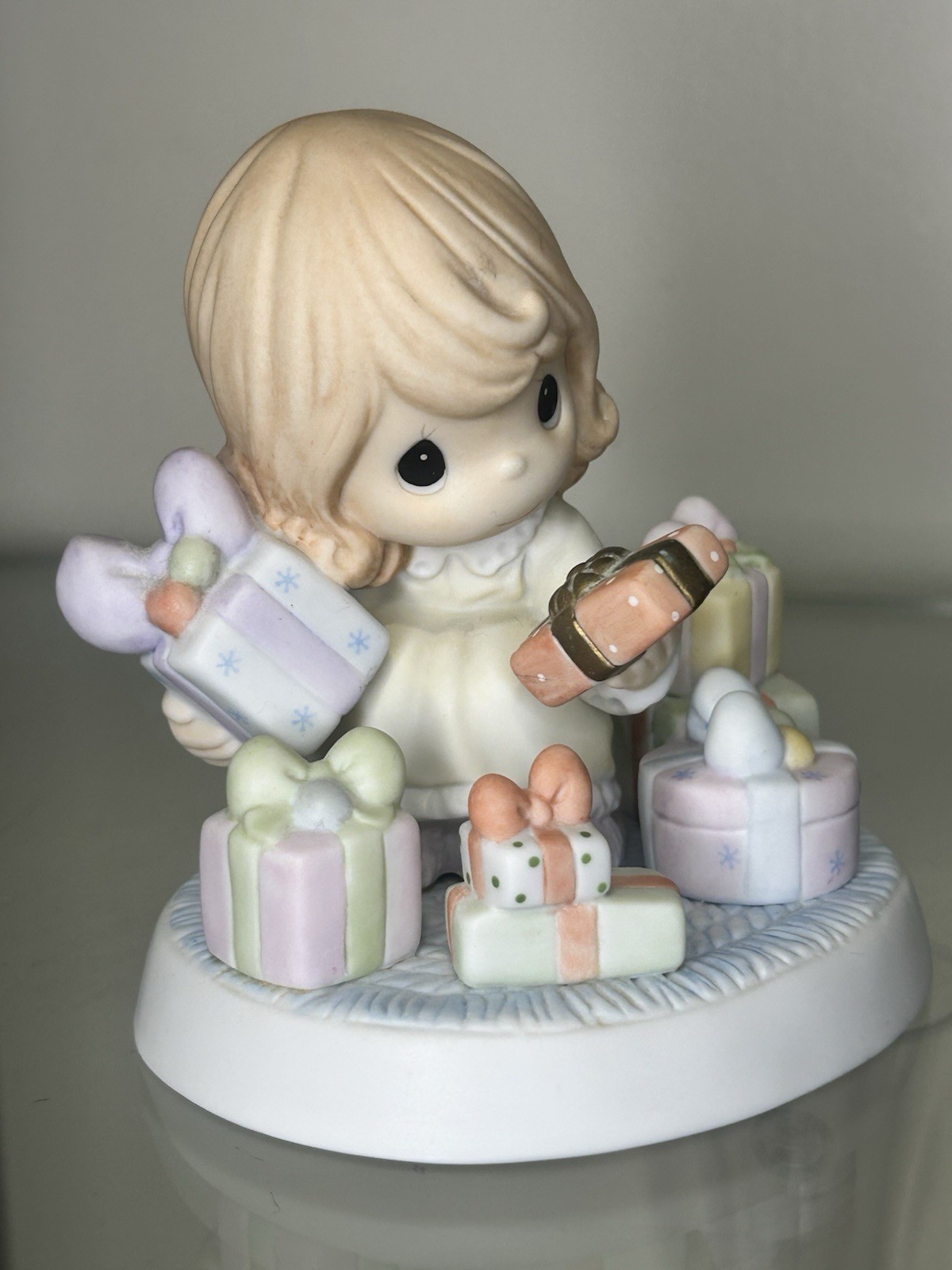Precious Moments A Tiny Tot With Her Eyes All Aglow Porcelain Girl 2006 4″