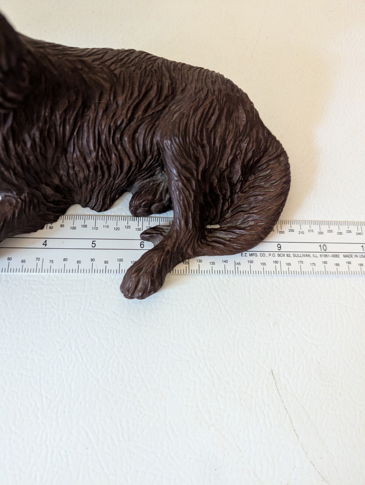 Vintage Red Mill Crushed Pecan Shells /Resin “Irish Setter” 9.50″Wx4.50″T Used