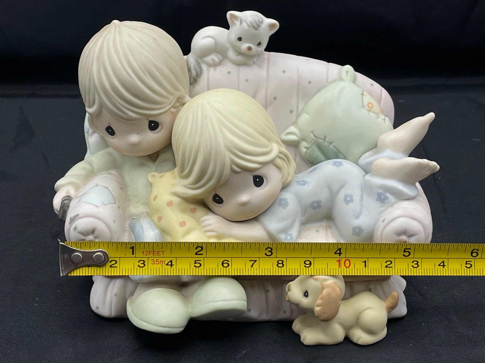 Precious Moments Couch couple Cat Together is the Nicest Place 2005 figurine