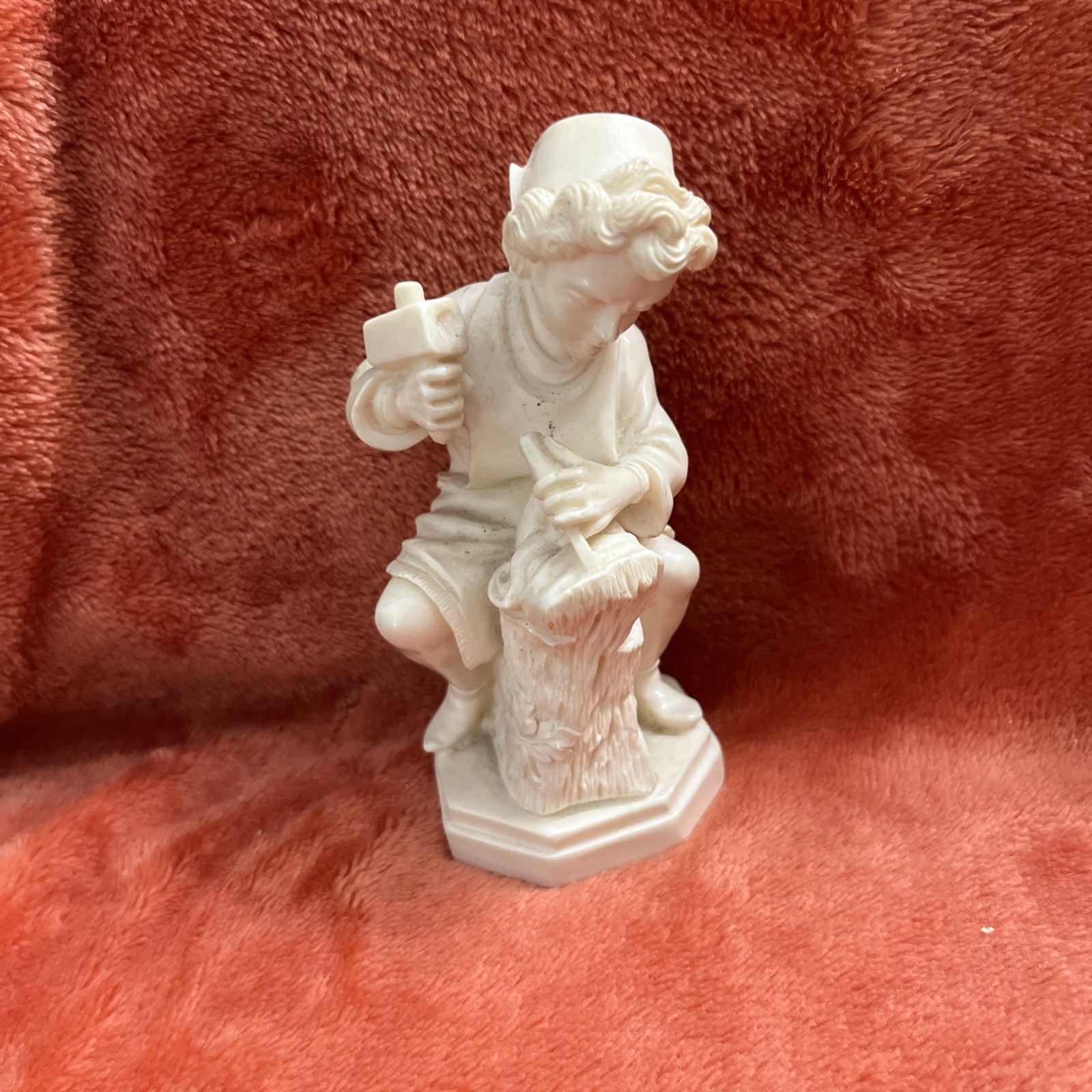 Young Michelangelo Sculpting Resin Statue Figurine Made in Italy 5.75”