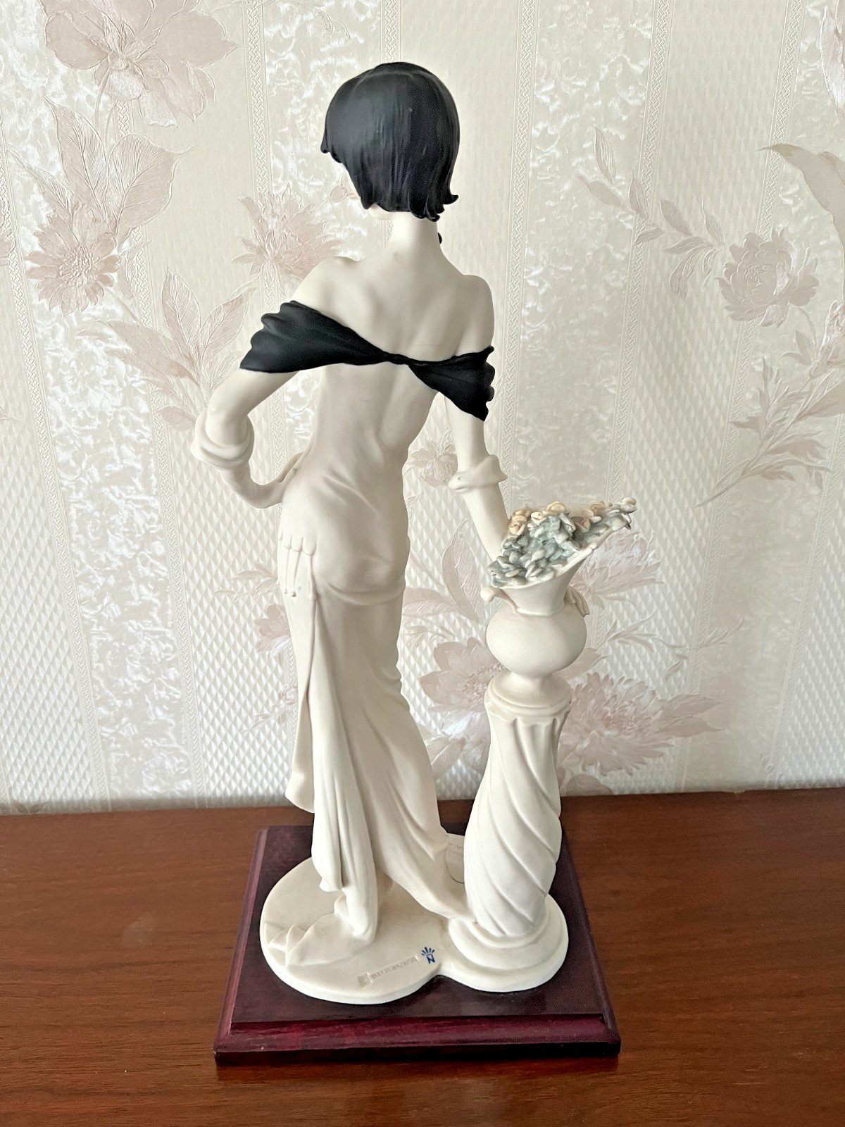 G. ARMANI Figure Figurine Statue Sculpture “Morning Rose” Elegant Lady Flowers