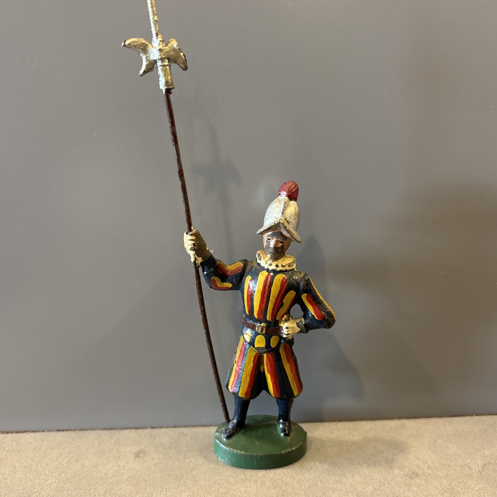 VINTAGE FIGIR ITALY VATICAN SWISS GUARD see Photos