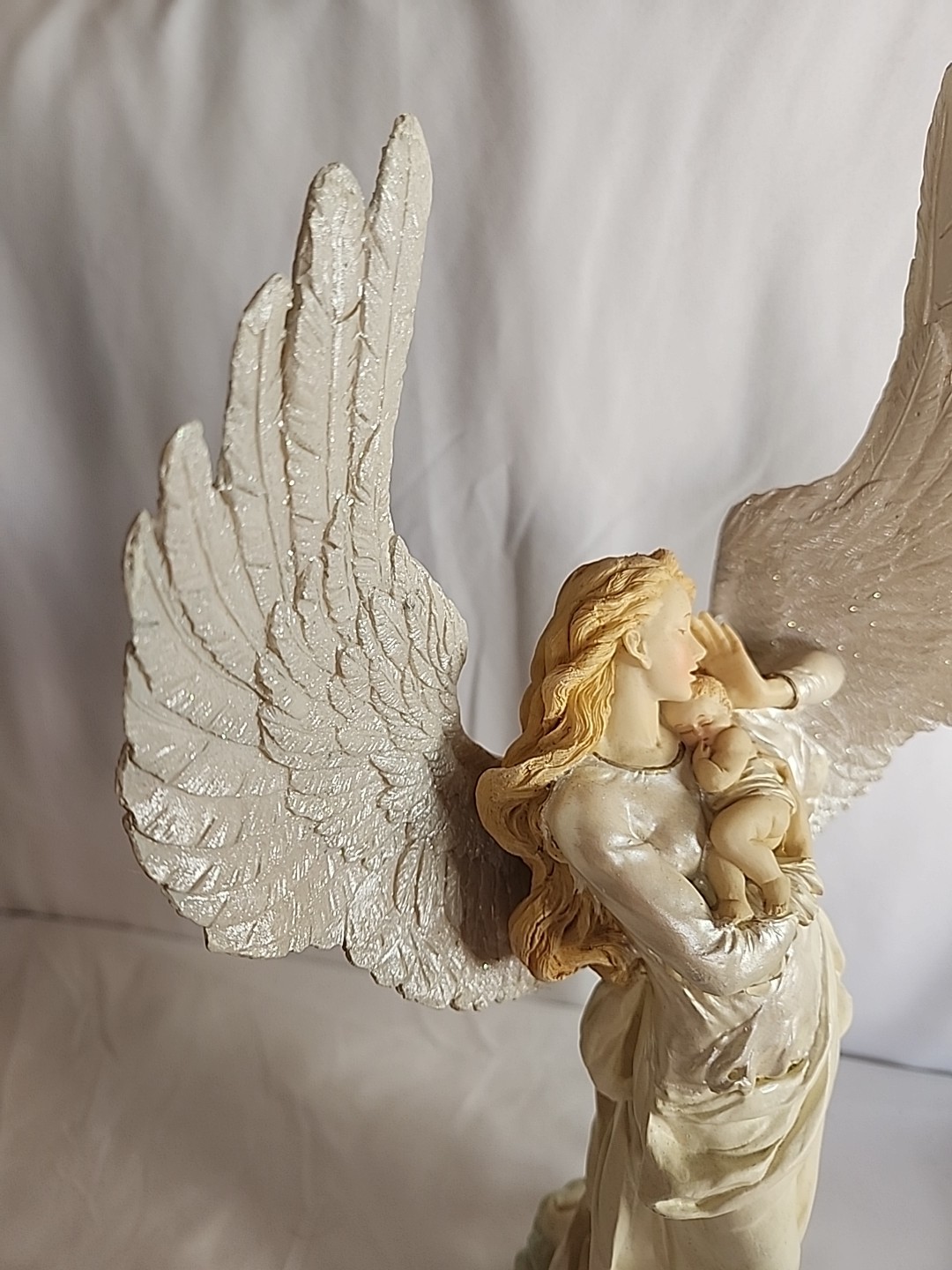 12″ Guardian Heavenly Angel Holding Baby Figurine Large Wingspan Vintage