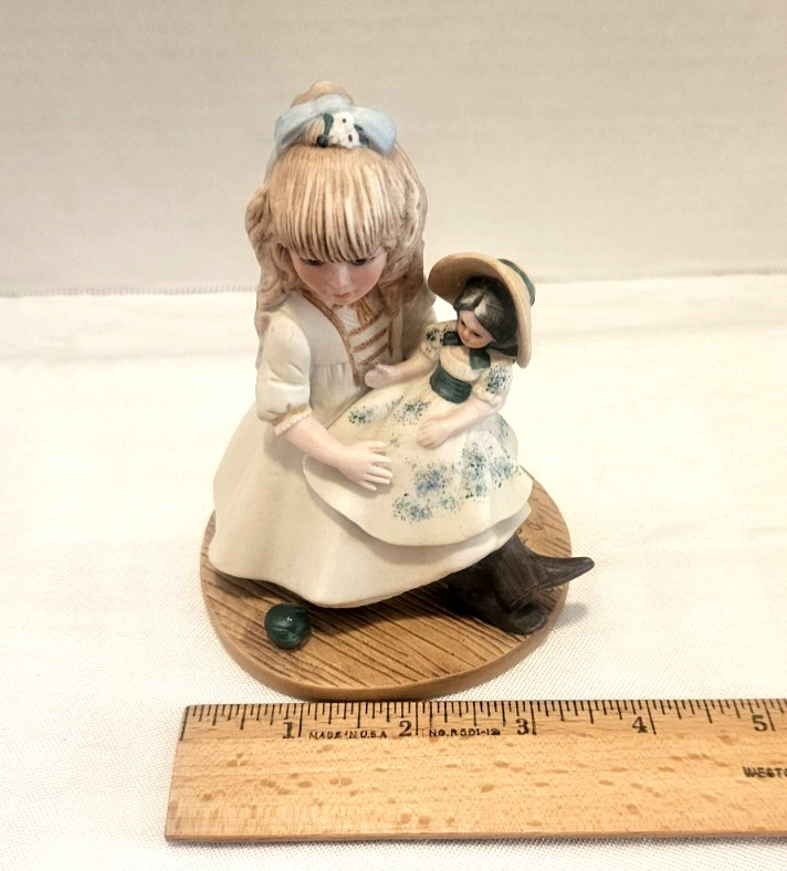 1985 Jan Hagara Ltd Ed Melanie & Scarlett O’Hara Hand Painted Porcelain Figurine