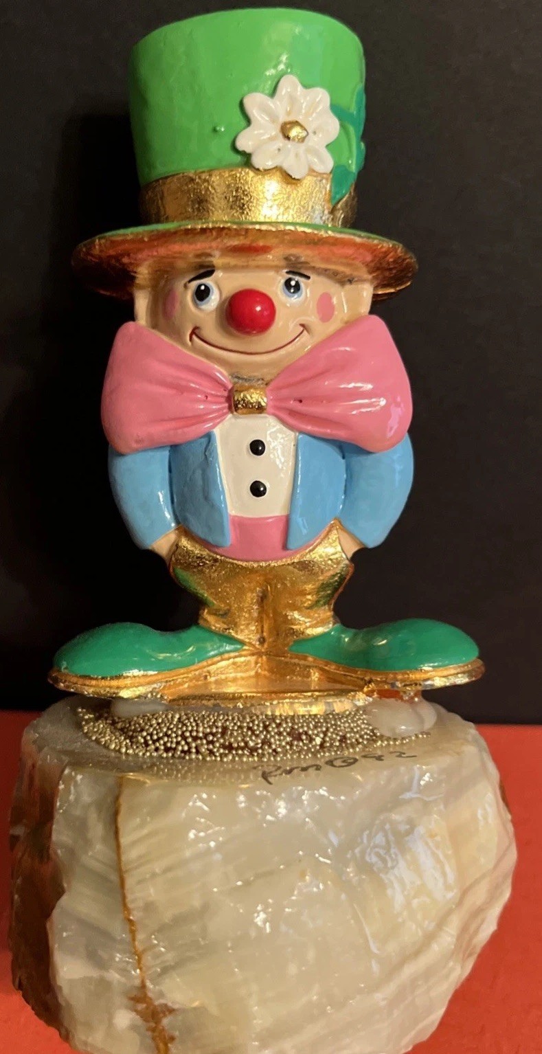 RON LEE WORLD OF CLOWNS 1992 CLOWN WITH LARGE GREEN HAT. PRE-OWNED 92