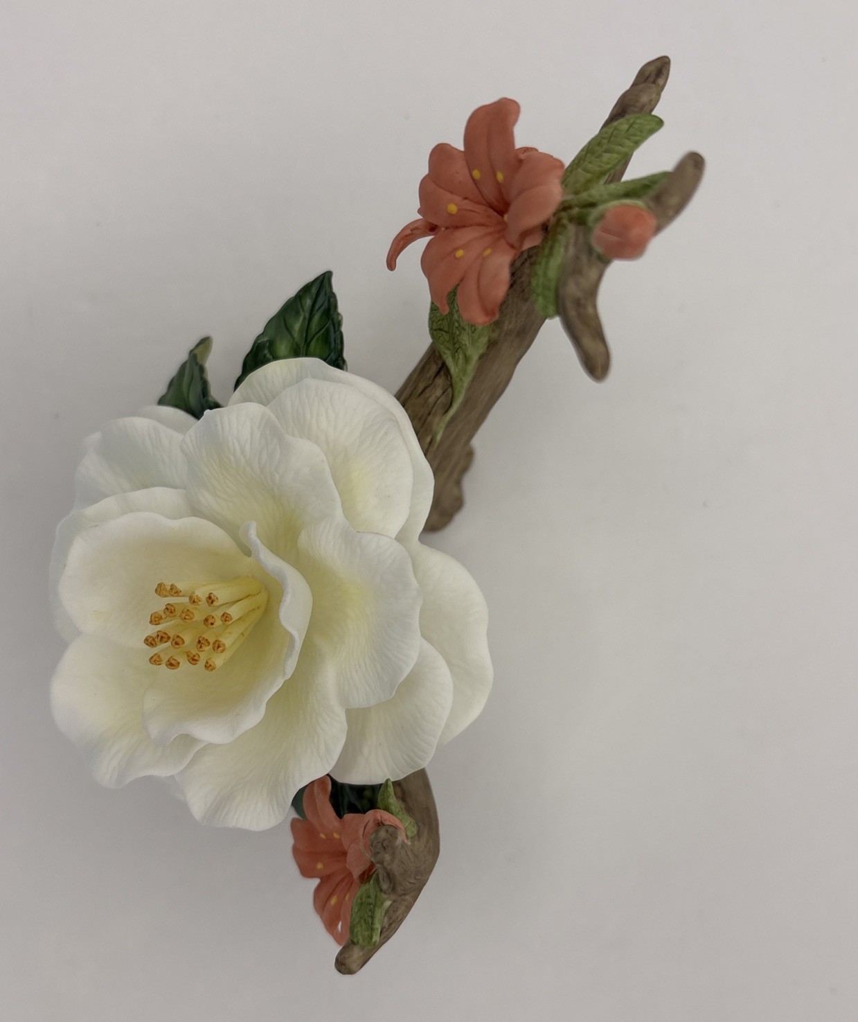 HOME INTERIORS MASTERPIECE BONE CHINA MARY’S FLORAL COLLECTION 89830 W/WOOD BASE