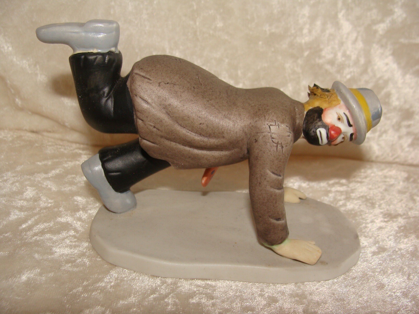 Emmett Kelly Jr Fun Clown ~ Malaysia ~ 3.25 x 4.50. Excellent Condition