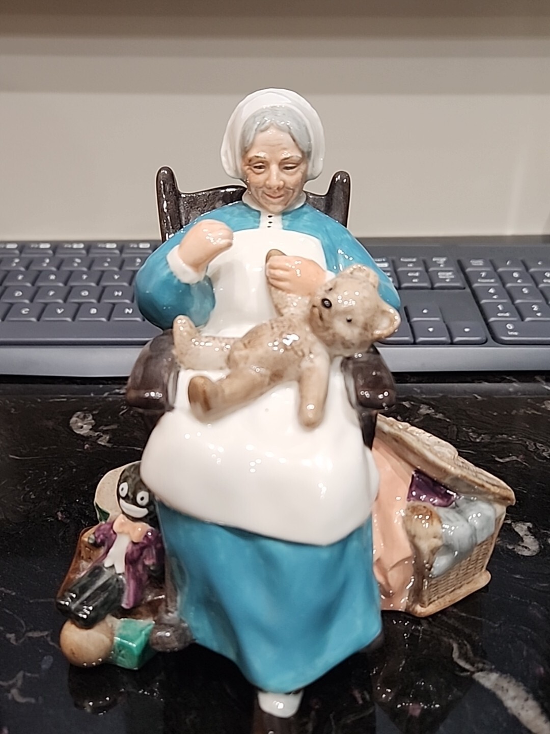 ROYAL DOULTON ENGLAND LADY FIGURINE NANNY HN 2221 COPR. 1957