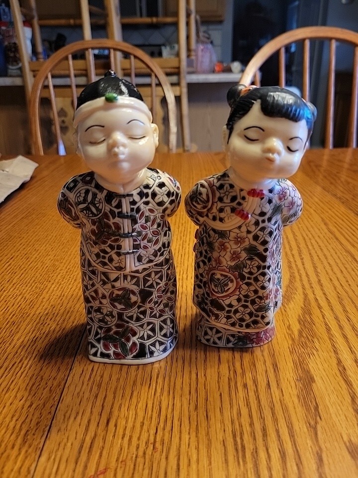 Asian Boy And Girl Kissing