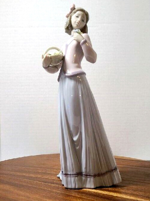 Lladro “Innoncence in Bloom” #7644