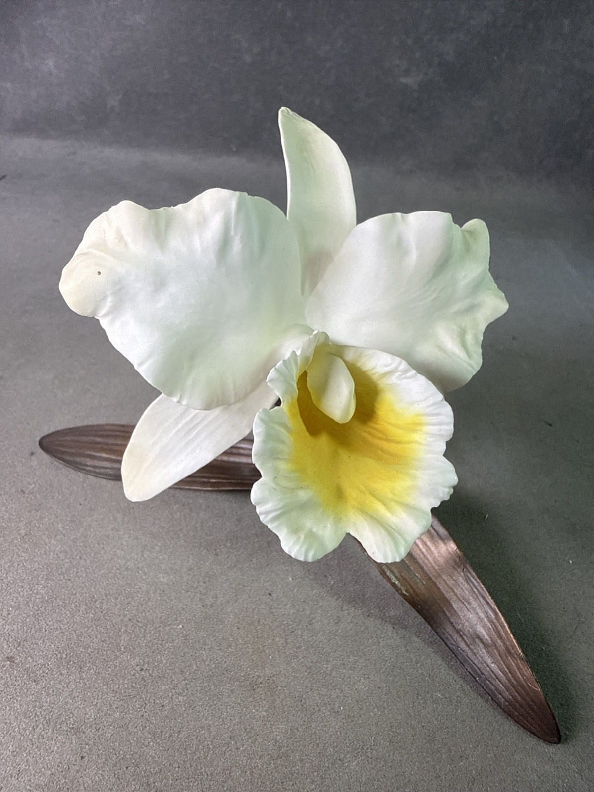 BOEHM PORCELAIN – WHITE AND YELLOW ORCHID FIGURINE – FLOWER METAL STEM & PETALS