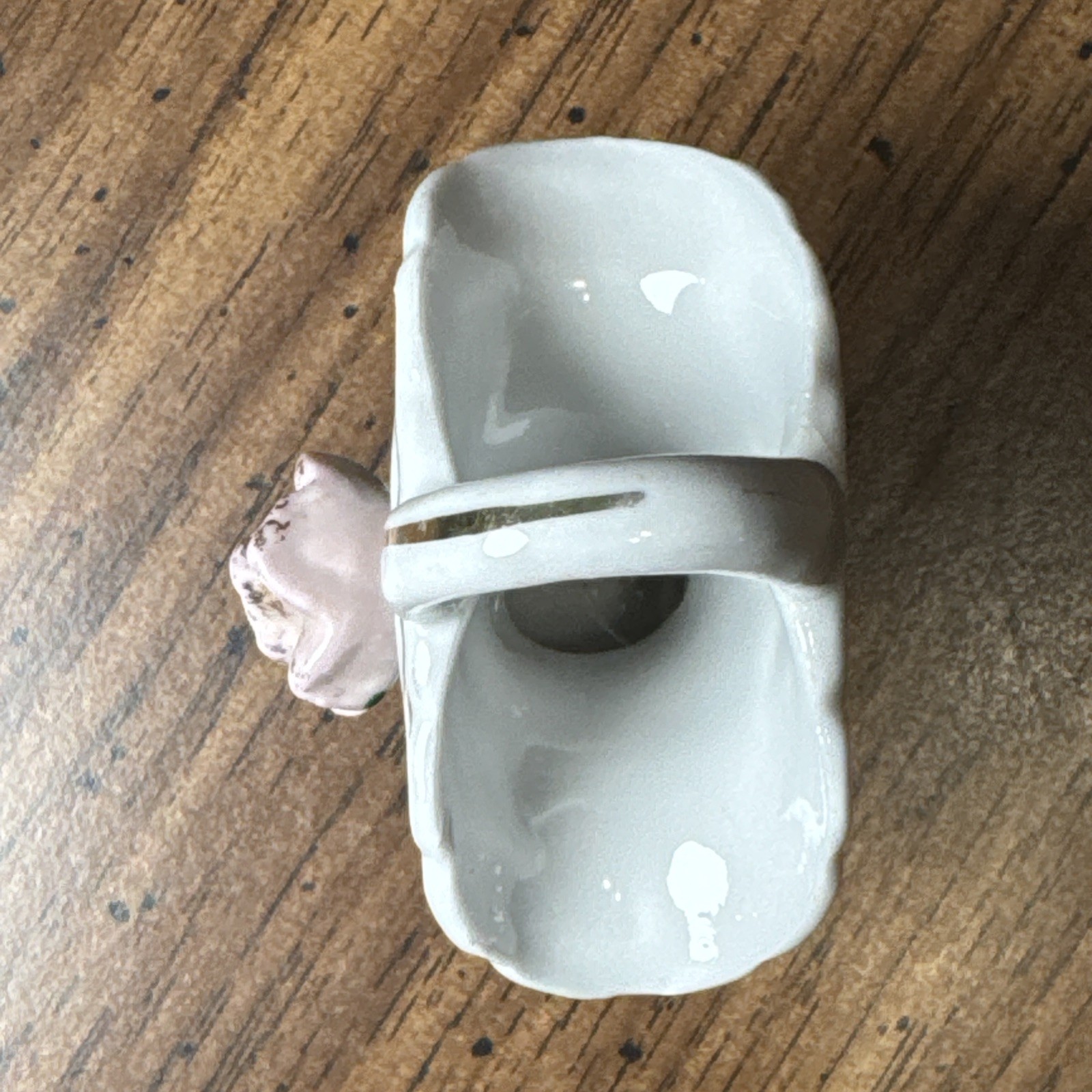 PORCELAIN BASKET WITH FLOWERS glossy finish 2.5″x2.5″ In perfect shape!