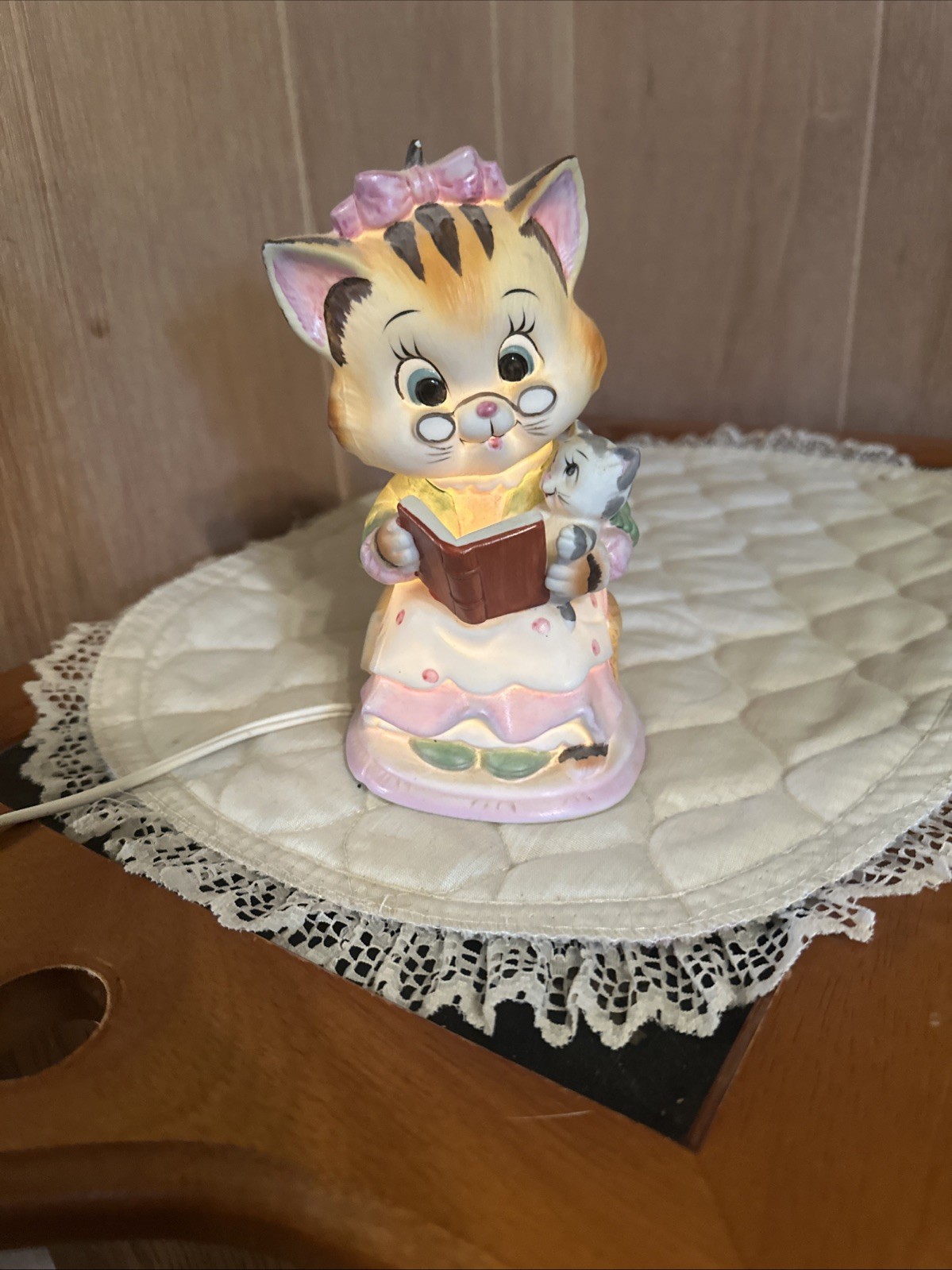 Lefton Vintage Grandma Cat Reading To Baby Cat Light