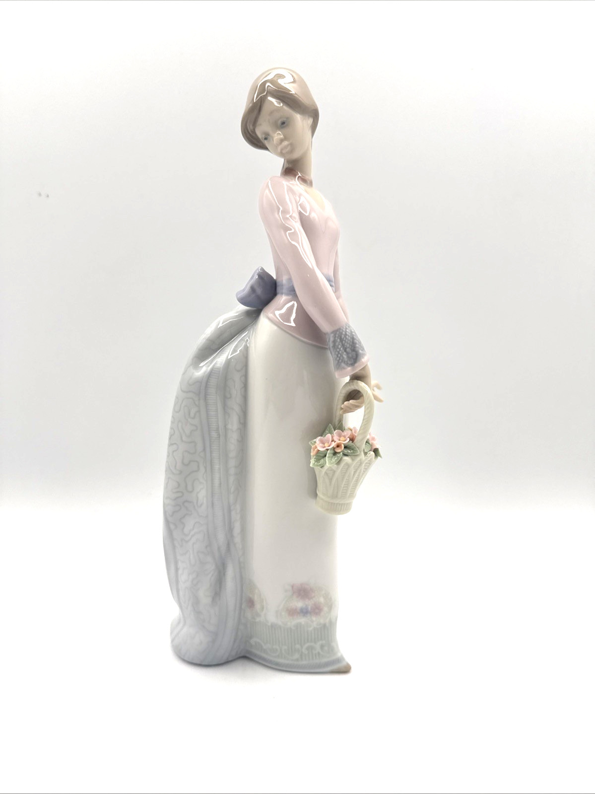 10″ Vintage LLADRO 7622 Basket of Love Society Piece Woman Flowers 1994 Box