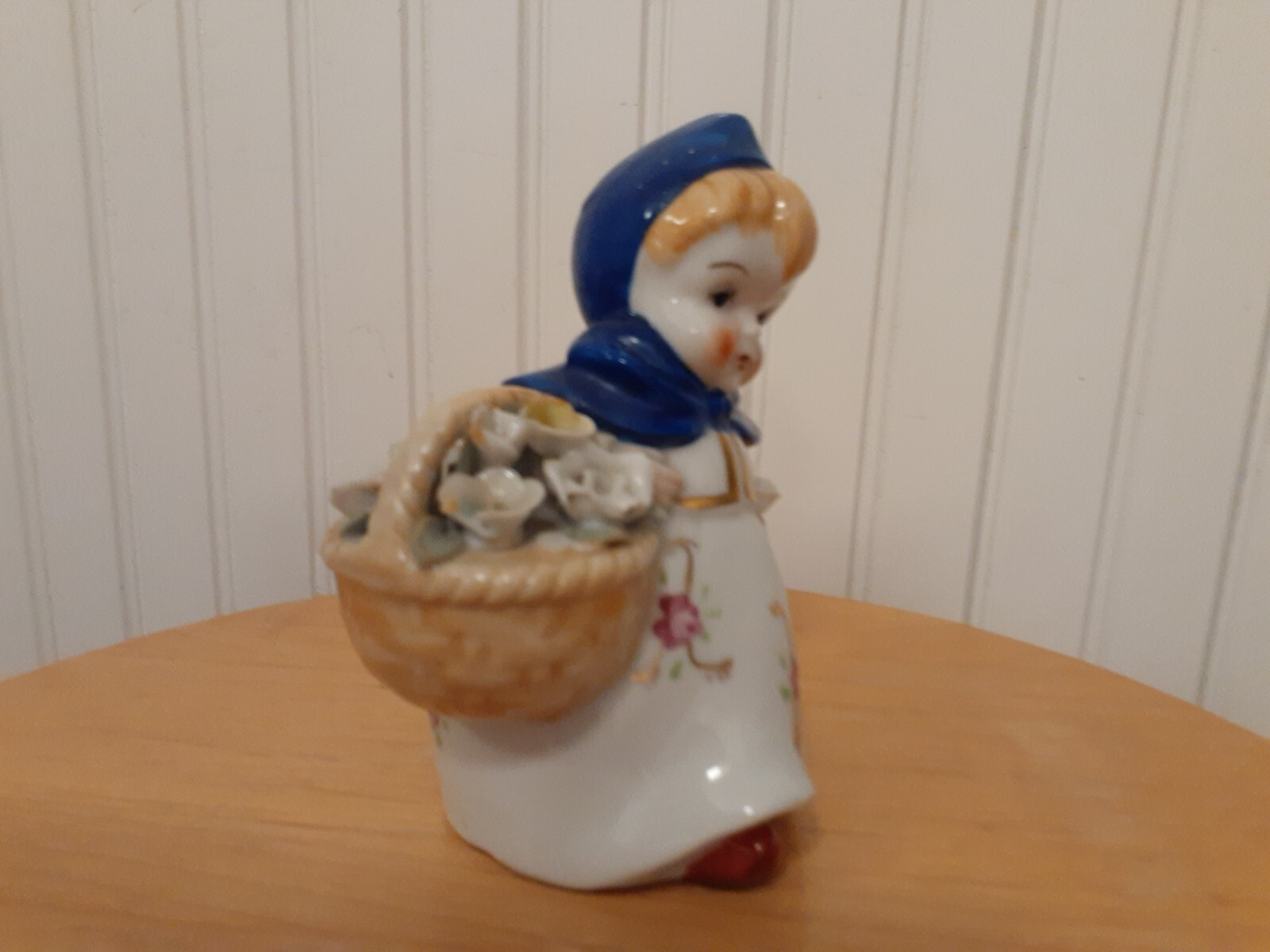 Vintage Japan Adorable Ceramic Girl Holding Basket w/Flowers Figurine 4.9″tall