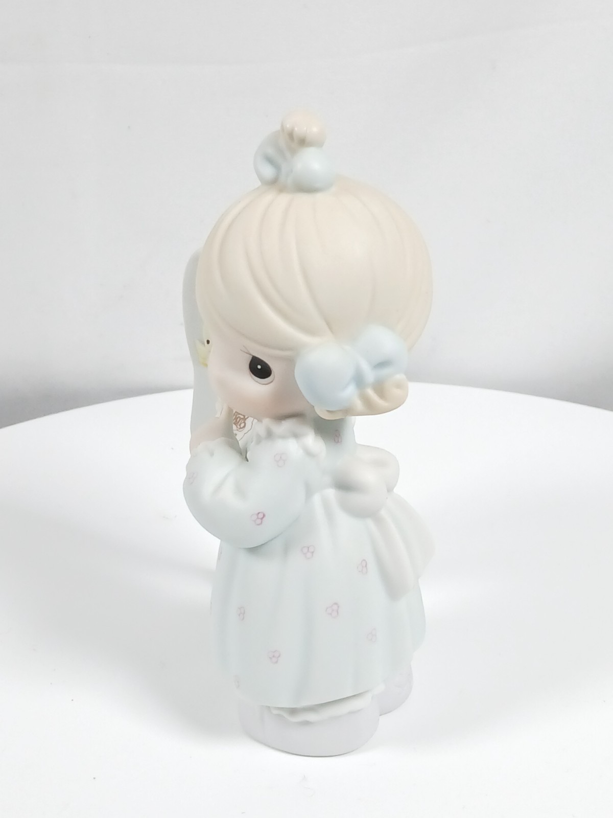 Precious Moments Club Figurine: 1991 “Sharing the Good News Together” #C0011