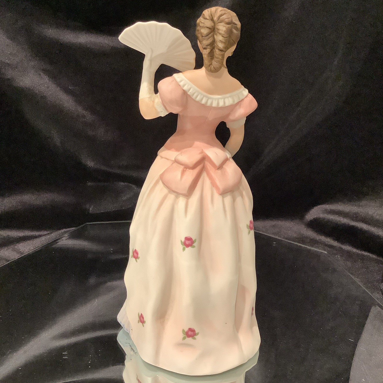 Vtg Victorian Lady Flora Fan Porcelain 1421 Gloves Necklace Malaysia 4″Wx8 1/2″H